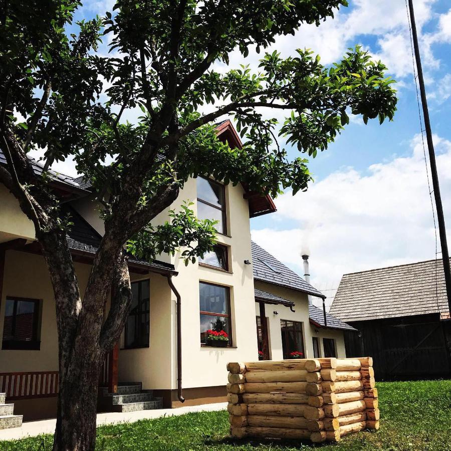 Famives Vendeghaz Racul Exterior photo