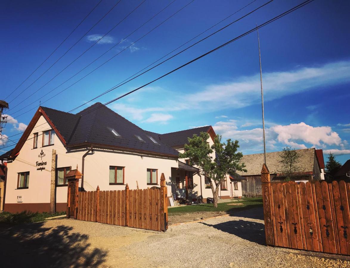 Famives Vendeghaz Racul Exterior photo