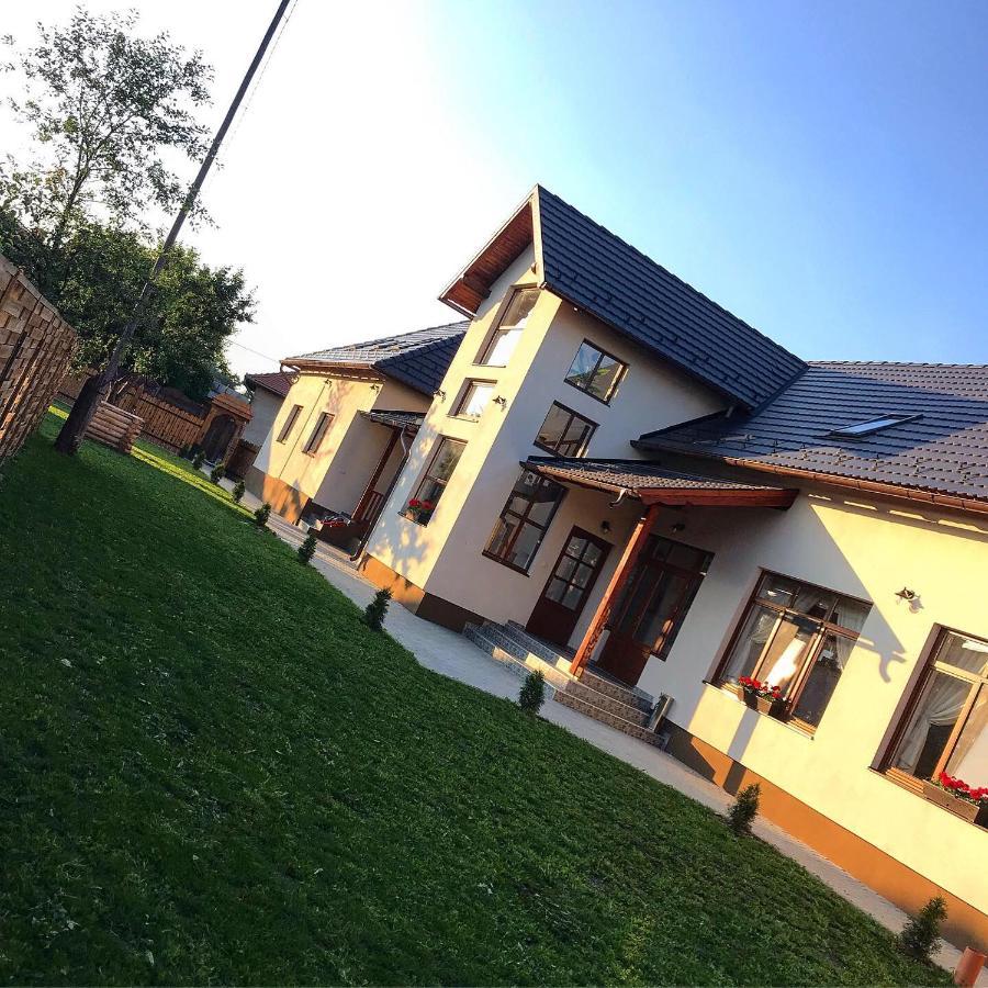 Famives Vendeghaz Racul Exterior photo
