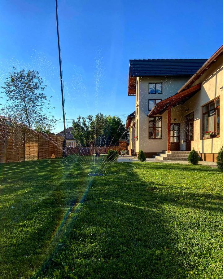 Famives Vendeghaz Racul Exterior photo